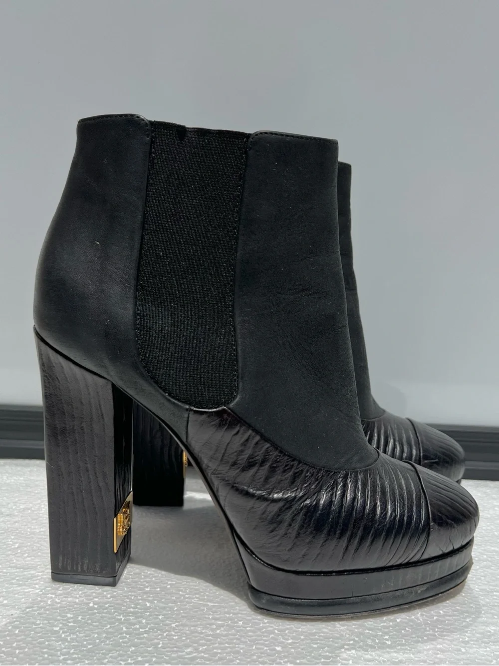 Chanel Interlocking CC Logo Heel Ankle Boots Size 38.5 Black Leather 2014